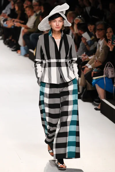 Look 35